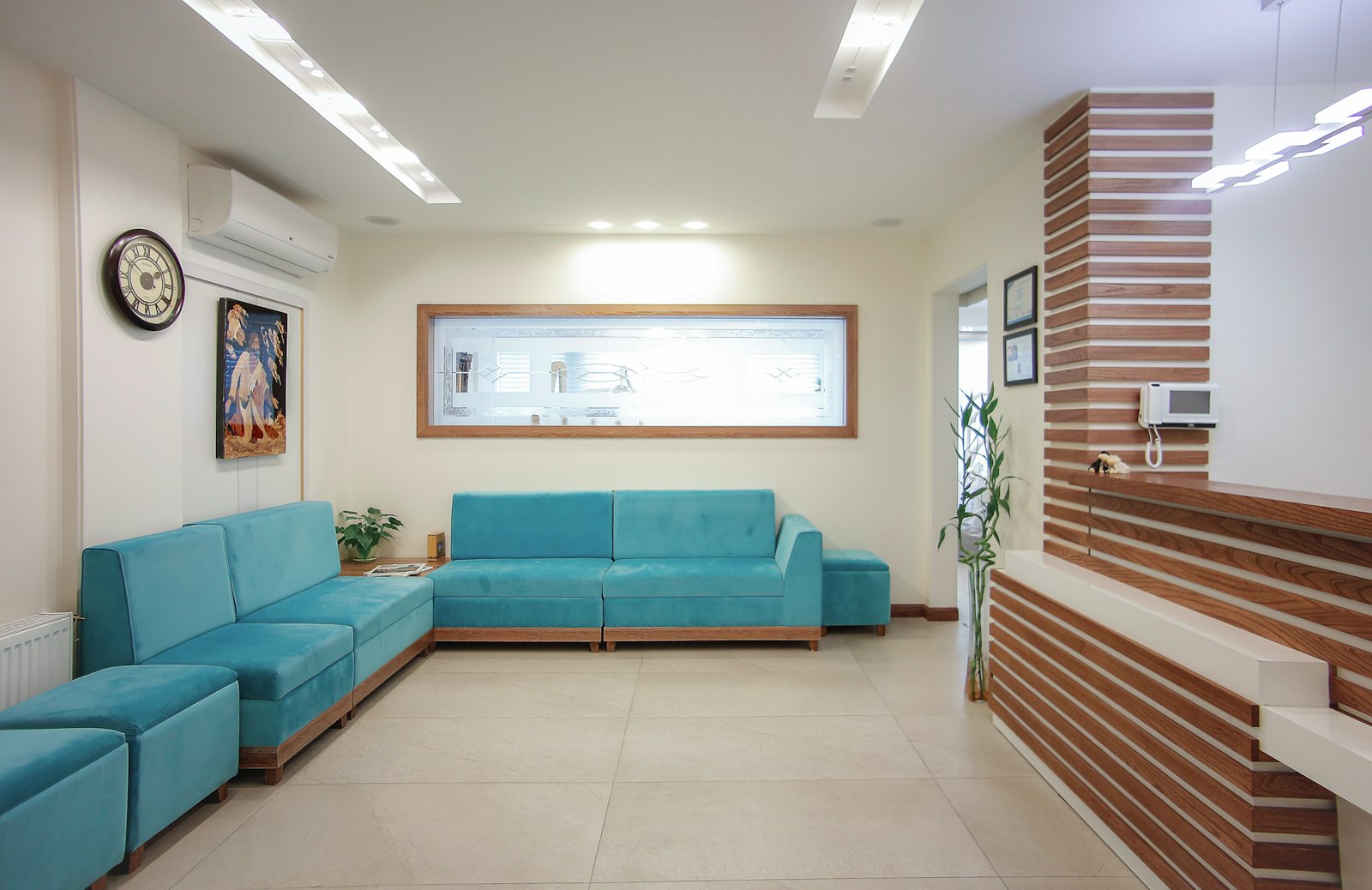 Recepção de clínica médica moderna e acolhedora